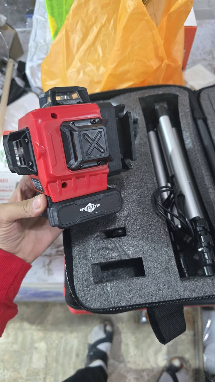 ليزر يستخدمه المهندسين وأهل البناء والديكورات وغيرهم حتى يرسمون خطوط مستقيمه ودقيقه جدا ب 
45 واتساب ***********
