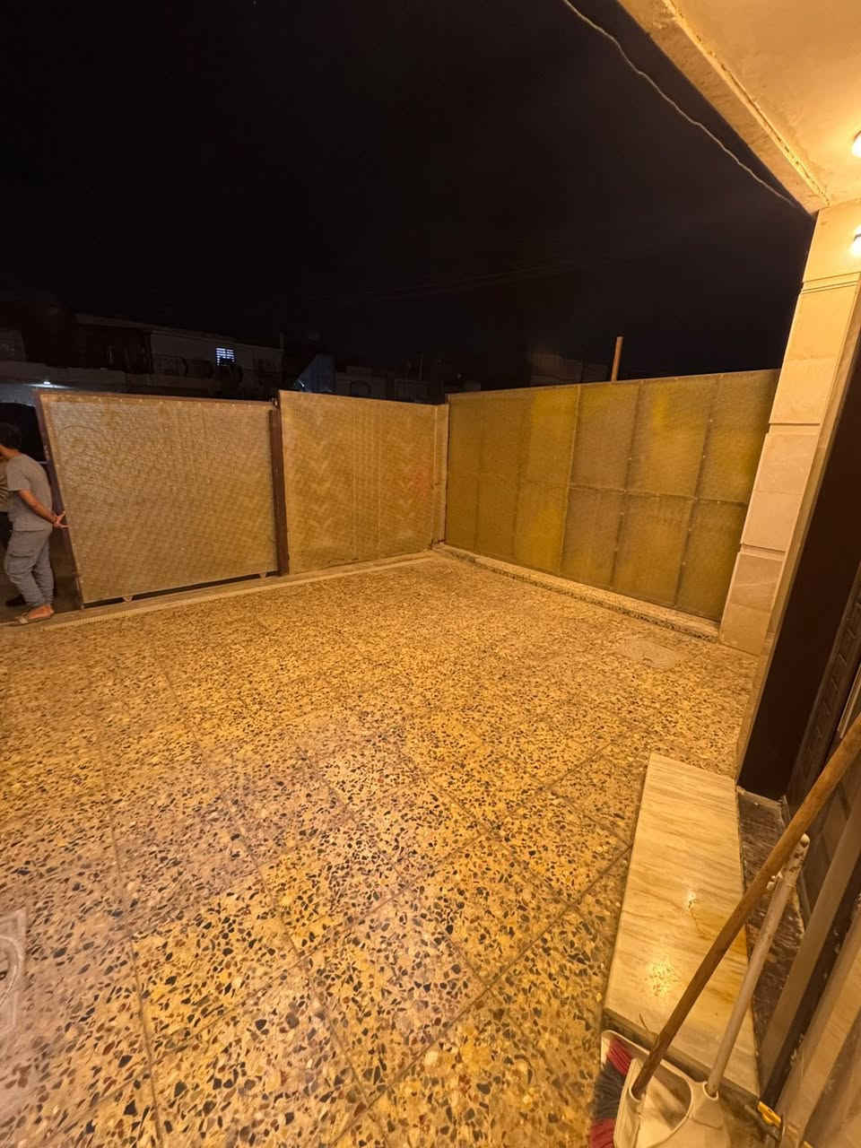 #للايجار_____في_____السيديه
بيت مساحة 90م نظيف جداً على شارع 20م

(يرهم تجاري او سكني)

يحتوي على ثلاث غرف نوم وصالة ومطبخ وخدمات 

قيمة الاجار: مليون وربع 

للاستفسار:***********

او زيارة مكتب الفهد الهندسي للمقاولات العامة/شارع جامع الاقصى مقابل مكتبة الحكم سنتر
