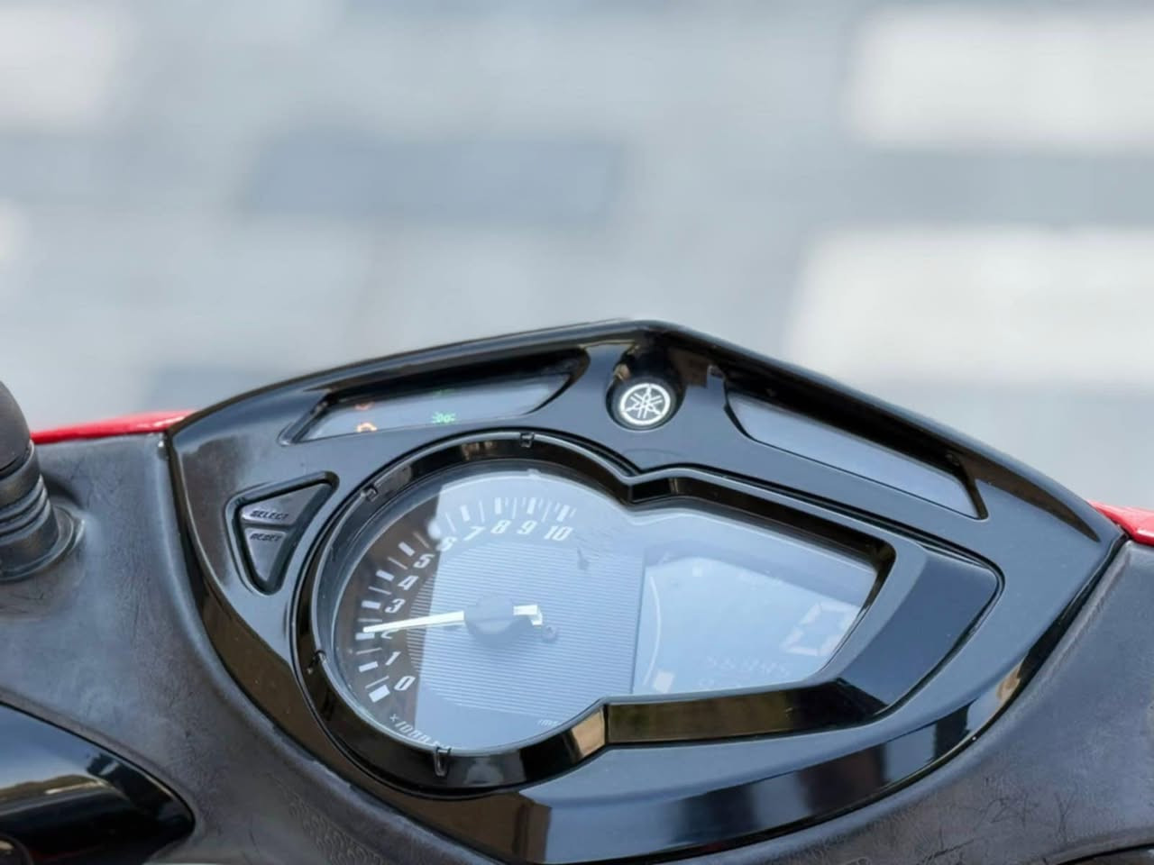 للبيع دراجه سكنس مال رمبه لدحديث نوزل خطين شلعه معدل خير من الله سلف هندركفراته اصليه  محرك بلادي برغي مملعوب بيه كهربائيات كلها شغاله اوراقها كامله دراجه مكفوله اي نقص مابيها السعرمليون و100الف العنوان بغداد الكرخ الاتصال على الرقم ***********
