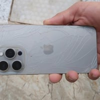 ايفون ١٥ برو ماكس • ظهره مكسور • بطاريته ٨٥