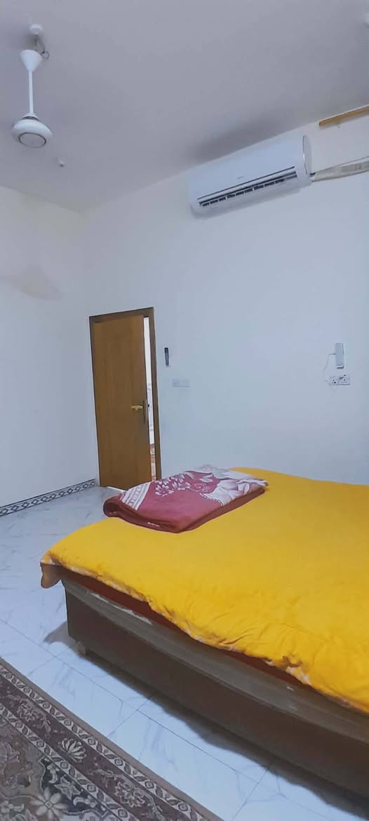 #اللهم صل على محمد وآل محمد 
#بيت للبيع أو مراوس طابو صرف الخشابة قرب الملعب الخماسي سنة البناء 2022 كونكريت مسلح 
#المساحة 150 متر طابقين الطابق الاول يتكون من
غرفتين وصاله ومطبخ وصحيات داخليه و خارجيه وبراني وتهويات عدد2
الطابق الثاني صاله وحمام وغرفتين واصلات للشبابيك 
#السعر 120 للشراء يراجع مكتب الناجح للعقارات السماوة حي الحكم قرب مرطبات فستقه 
#مكتب- الناجح للعقارات 
للإستفسار اكثر مراسلتنا ع الخاص او الاتصال ع الرقم التالي ***********بي وتساب /*********** بي وتساب 
#او مراجعة مكتبنا الواقع في
#الحكم / مجاور مرطبات فستقه علمأ دوام مكتبنا من 9 صباحأ ال 10 ليلأ اخوكم ابو مصطفى للعقارات 
{تابع صفحة المكتب }
