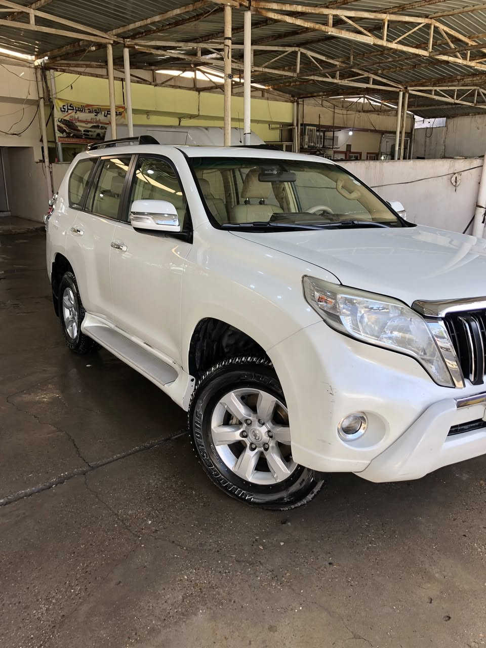 السلام عليكم برادو موديل 2014 خليجي مكفوله السياره مواصفات الTXL معروفه بصمه وكشن كهرباء وفتحه وبصمه ابواب كهرباء السياره ماشيه ٢٤٥ الف جديده حيل والسونار مرفق مع الصور السعر 310 $ وبيه مجال مكان السياره ديالئ بــعقــوبـه 
للاستفسار اتصل ع الرقم 
***********
