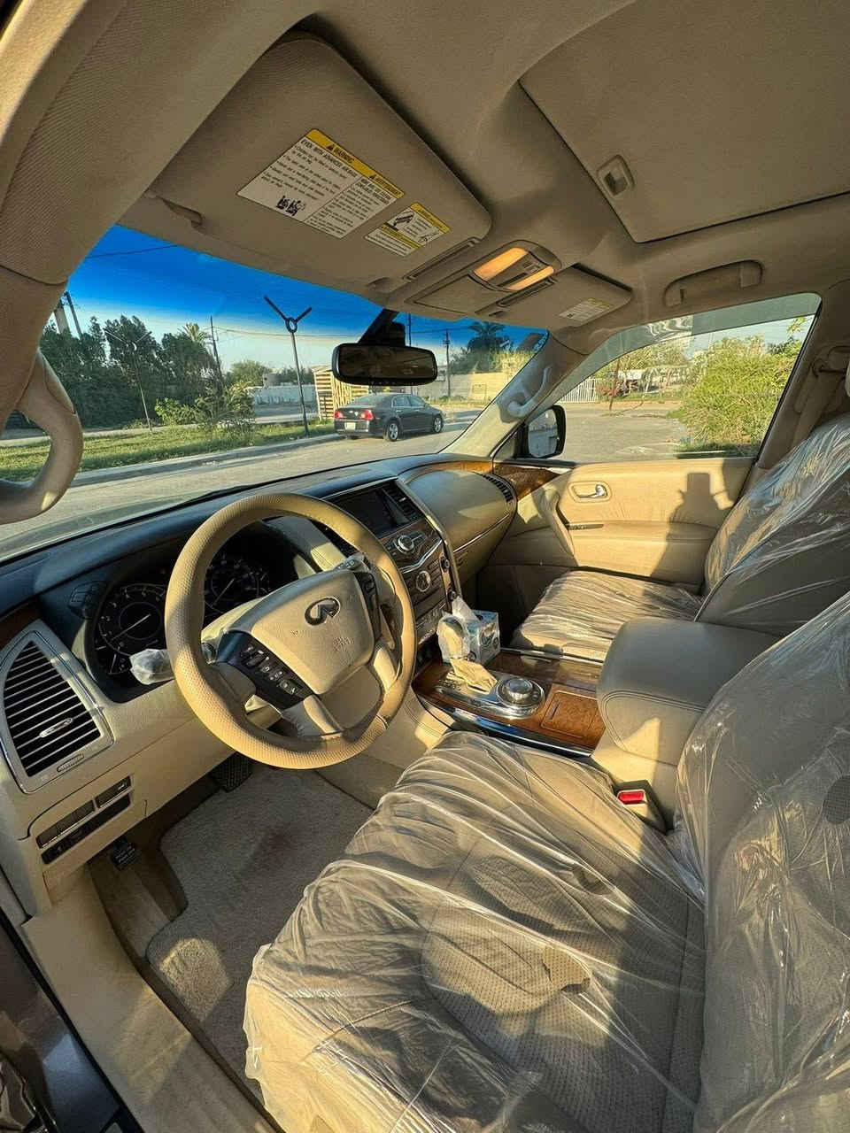 السلام عليكم للبيع او مراوس بسياره عالي
إنفنتي QX56 موديل2014

محرك 8 سلندر (المرغوب)

فل مواصفات – أعلى فئة

المسافة المقطوعة: 52 ألف ميل

السيارة كفالة عام

كير ومكينة حدادية

كهربائيات كاملة بشرط

سيارة نظافة عالية جداً

المواصفات التفصيلية:

بصمة

فتحة سقف (سلايد)

كشنات جلد

كشن السائق والراكب كهرباء

تبريد وتدفئة كشنات

نظام صوتي

شاشات عدد 3

كاميرات 360 درجة

دبل إكسل 4X4

حساسات أمامية وخلفية

مرايا كهربائية + أوتو قابلة + ترحيب

تحكم ستيرن

صندوق كهربائي شفط

مانع انزلاق

مانع انحدار

7 ركاب

إضاءة LED وزينون عالي

لايتات كهربائية

داشبول ليزري

مراية داخلية عاكسة

منفذ 220 فولت

تبريد خلفي 

3 قطع تبريد مركزي

نظام قيادة

سترين كهربائي

نيكل كامل بلادي

جنوط بلاك حجم كبير

كشنات خزن
 
جكات تصعد وتنزل

الإضافات:

أغراض الشركة والسبير كتلوك كاملة موجودة

موقع السيارة:

 (صلاح الدين) سعر 170وبيها مجال

للاستفسار:

***********
***********
