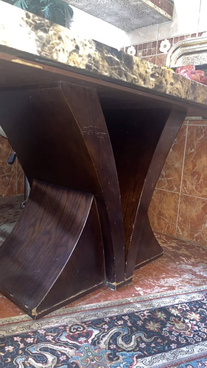 ميز طعام السطح مرمر والقاعدةخشب
النظافة مبينة سعر 200 ألف لان كولش ثكيل

مكاني الاعظمية شارع عمر 

***********
