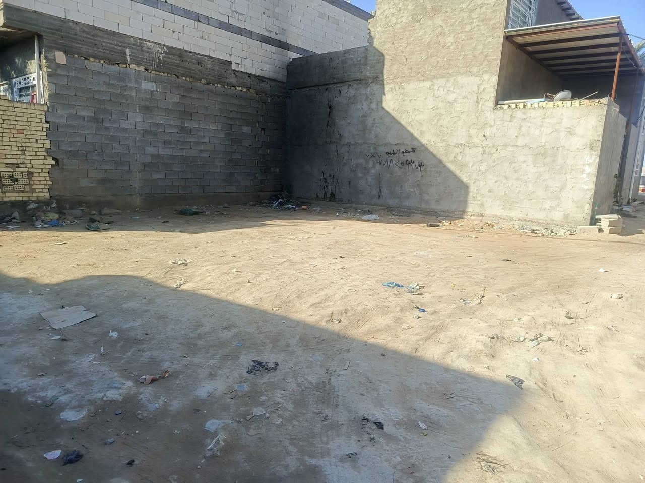 السلام عليكم قطعه 117 موقع كربلاء الحولي ابو مهدي المهندس قريبه علا دار لايتام مدارس مستوصف كلهة قريبه علا لقطعه مساحه 100 متر الواجهيه 10 والنزال 10 ركن سعرهة 25 وبيه مجال بصيط لاستفسار ***********
