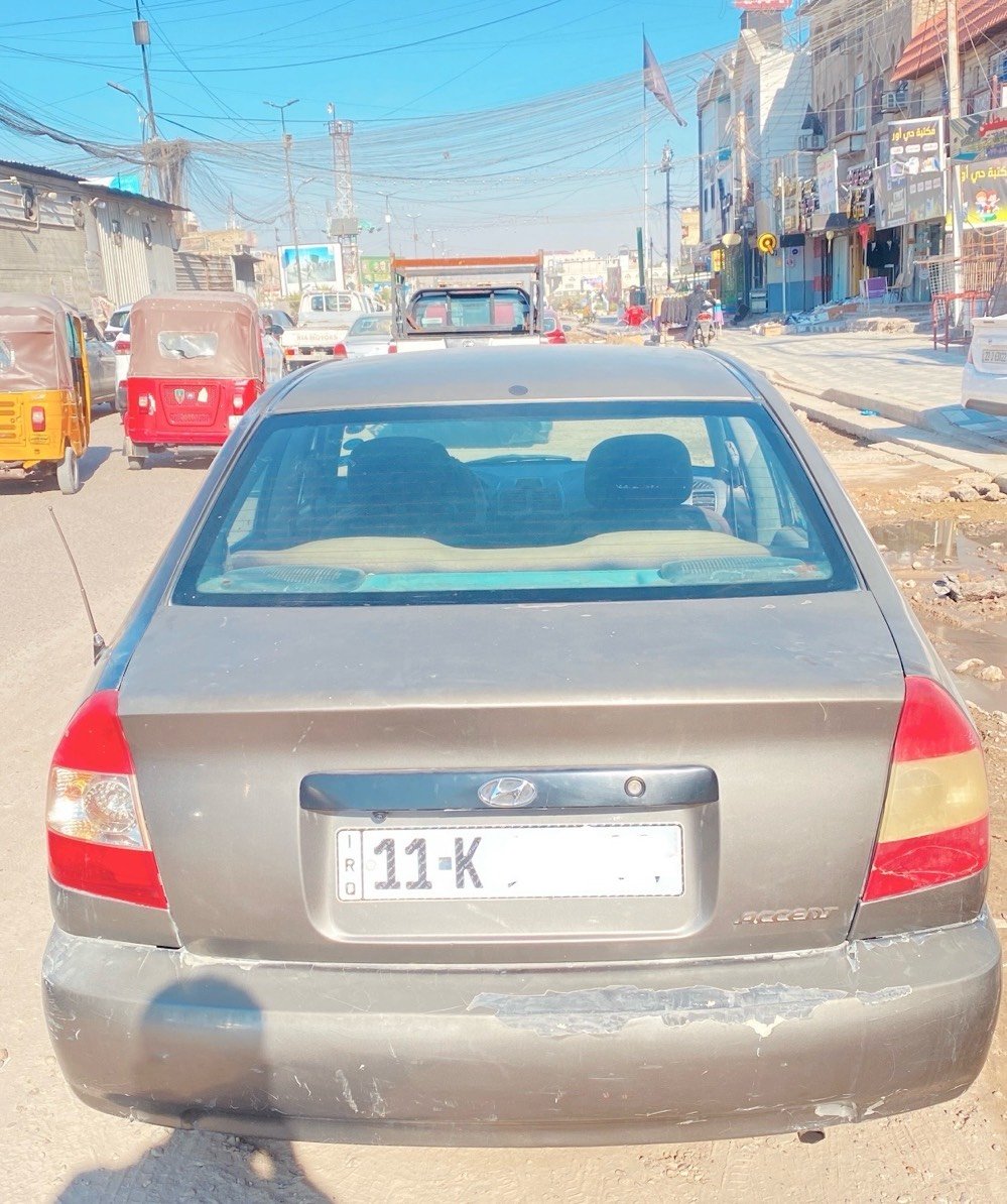 فيرنا.  اكسنت. 2002. مصبوغه. حزام.  كير. ومحرك. مكفول.  مكان. الشعب. ***********
***********