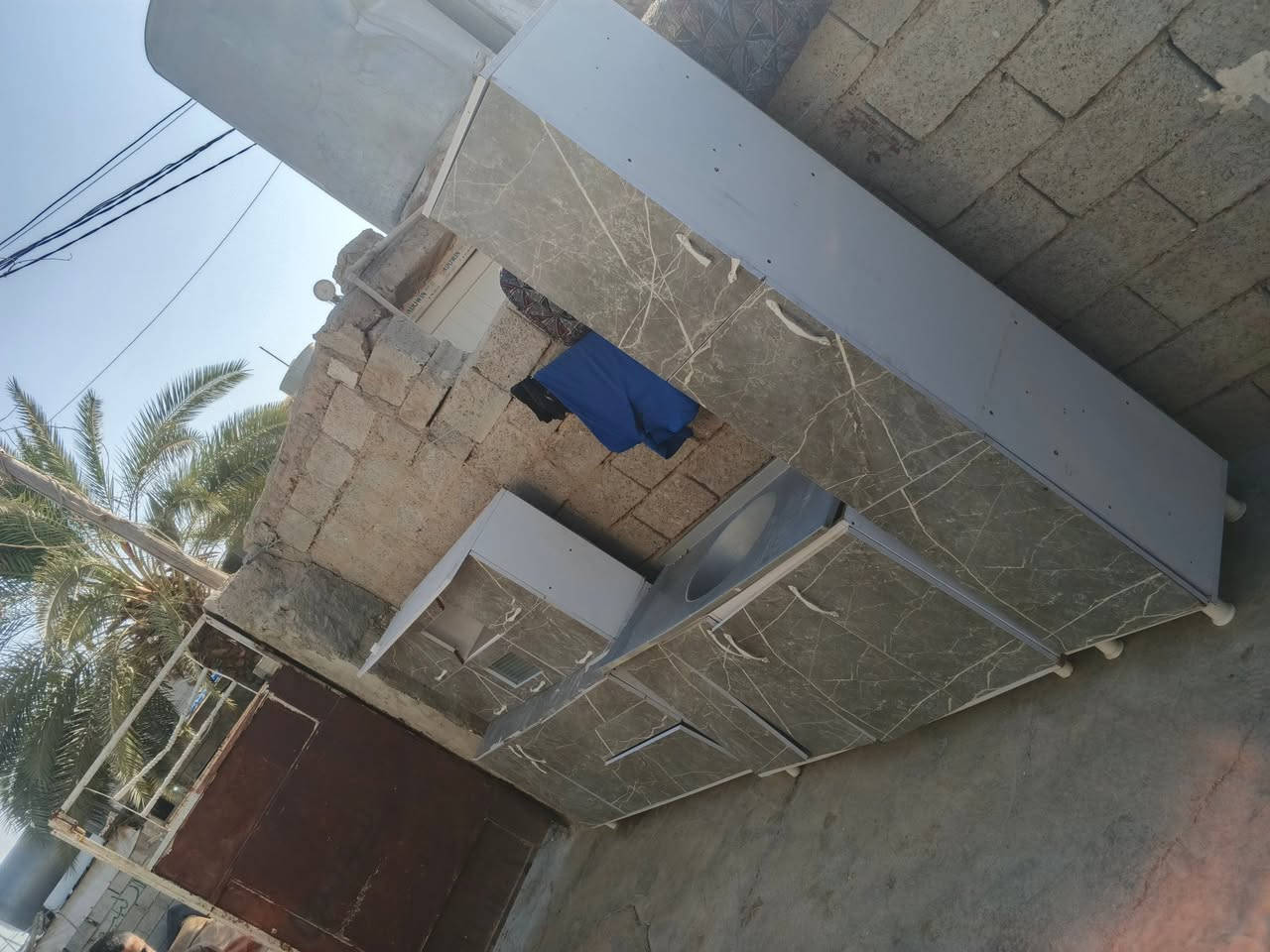 السلام عليكم كونتر خشب اللبيع 4قطع الشراي يتصل على رقم ***********

