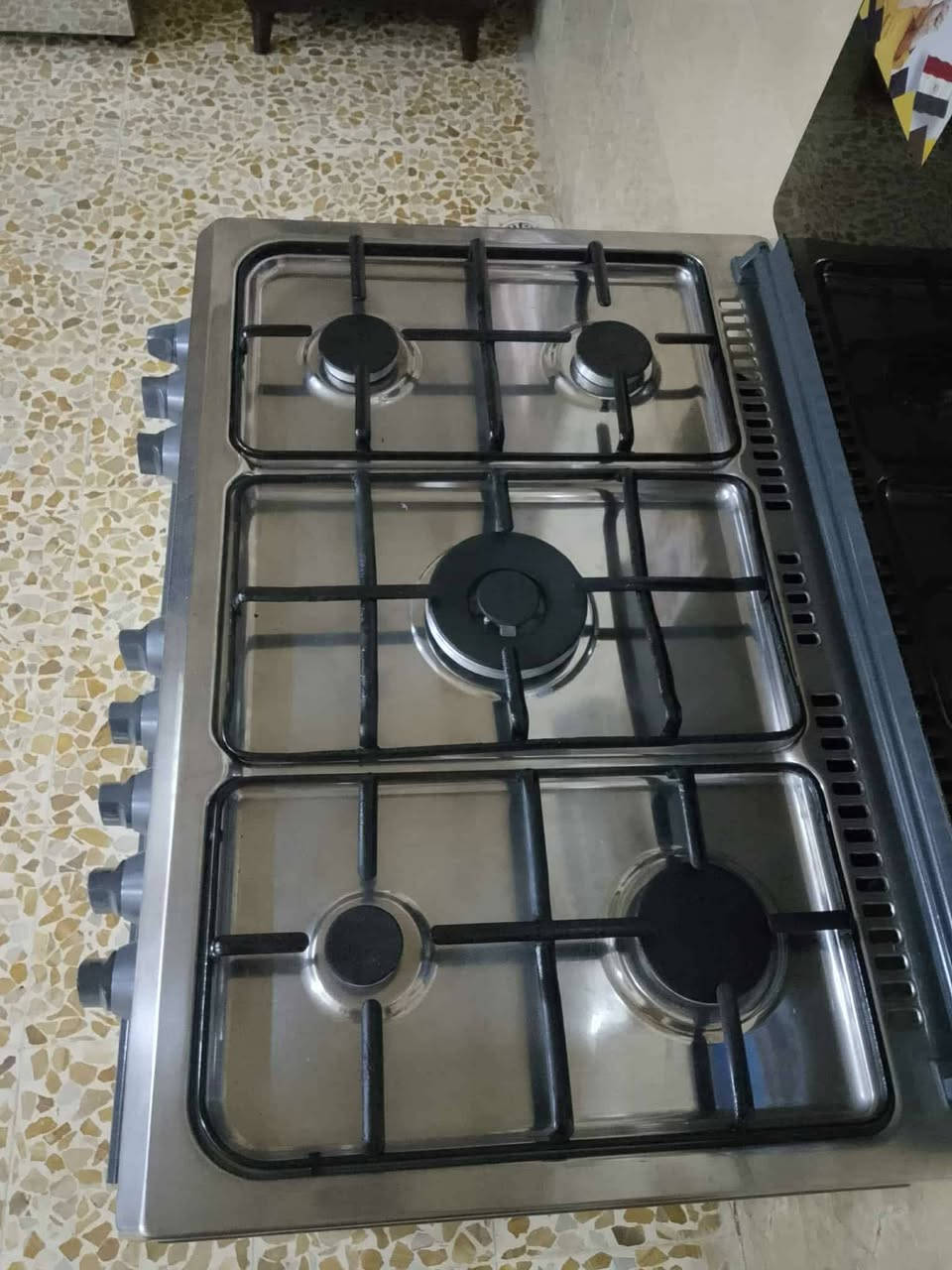 طباخ للبيع نيظام بور فرن  خطين وكل شغال وشرط السعر 200 وبي مجال اي استفسار ***********  ***********
