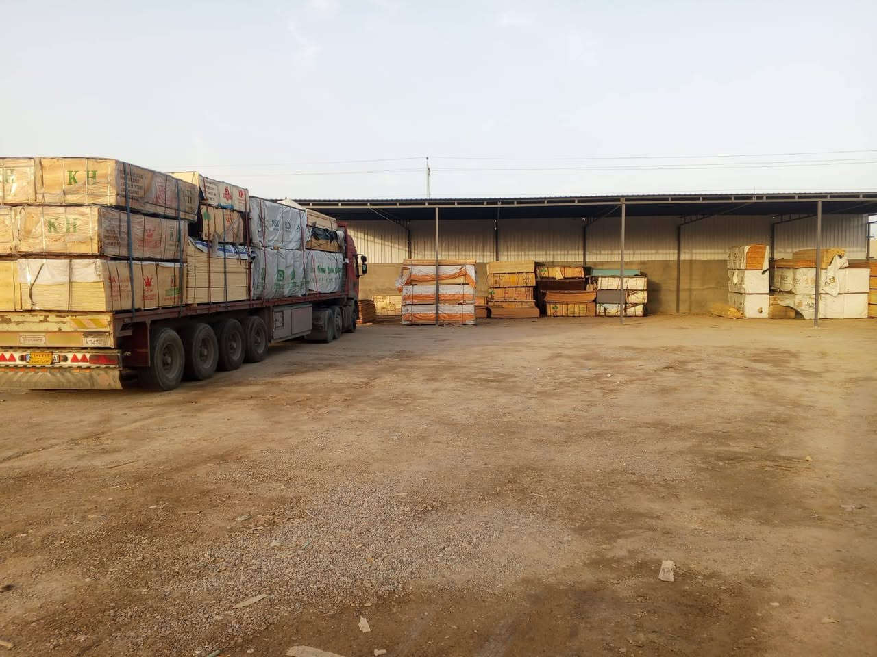 🚨 إعلان 👷‍♂️
وصلت الآن بضاعة الخشب الروسي الأصلي
بجودة عالية ومواصفات ممتازة:
سير – لوح – بلوك – معاكس
ومتوفر بجميع القياسات لتلبية جميع احتياجاتكم.
⭐ جودة مضمونة
⭐ أسعار منافسة جداً (من الأفضل في السوق)
⭐ تجهيز سريع وكميات جاهزة للتسليم
مناسب لأعمال:
✔ البناء
✔ النجارة
✔ القوالب الكونكريتية
✔ أعمال الديكور
 العنوان:
الرمادي – شارع 40
بداية شارع الأربعين من جهة فلكة النافورة
📞 ***********
