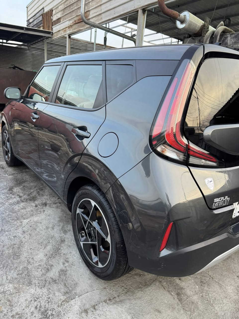 السلام عليكم لبيع كيا صول 2024 دخول جديد رقم بغداد بسمي تحويل ثاني يوم سيارة زيرو ما ماشية علية مشي امريكا 3 الاف ماشية بعدها زيرو سيارة فول مواصفات EX فتحة بصمة واير ليس شحن تشغيل عن بعد داخل بيجي شاشة كبيرة كامرات دوارة عداد سرعة شاشة هواي مواصفات بيها سيارة احلى من صور بهواي سيارة حادثة قطرة صبغ ما بيها حادثة فقط بارد بلباب ايمن المكان بغداد السعر الاتصال علية الرقم ***********
