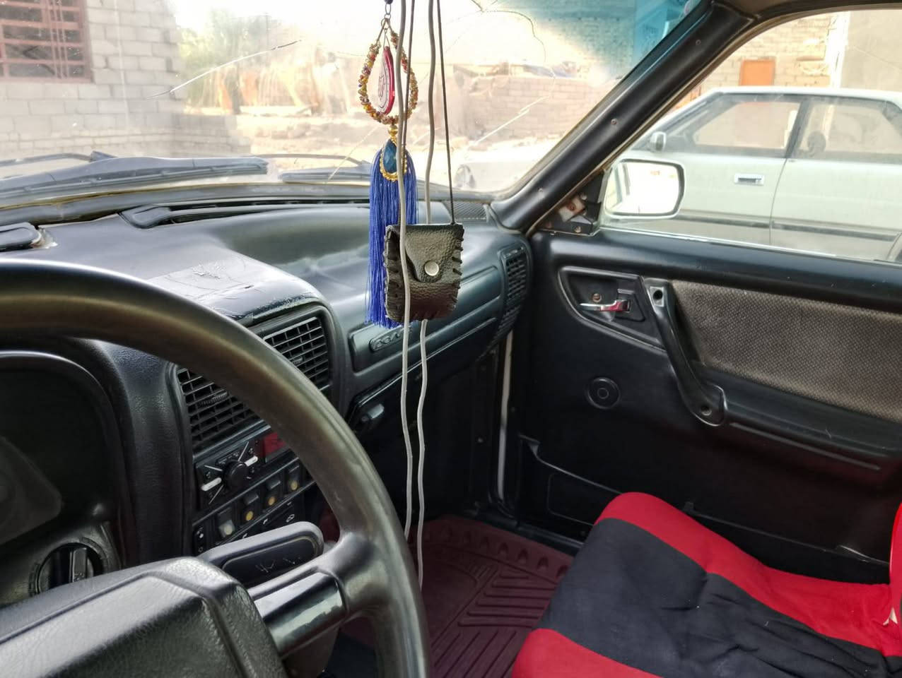 فولكه للبيع مكينه وكير نضاف وحداديه نضيفه وكهربيات كامله تبريد ثلج تخم تواير جديد ودوخل جدد سياره جاهزه من كل نواحي سعره 35 اوبيه مجال بصيط كلش الاتصال عله رقم‪***********
