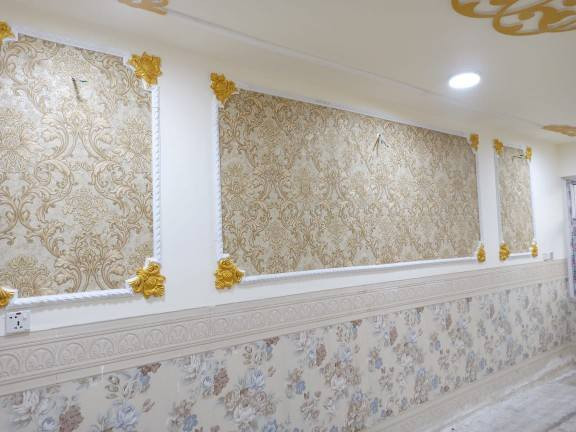 السلام عليكم دار سكنية جاهزة للسكن للبيع العنوان الغزالية نهاية شارع المشجر فرع الاسرى والمفقودين السعر ٣٥٠ مليون الاتصال واتساب فقط
*********** صاحب الدار
ملاحظة
 الدار مطلوبة ٦٠ مليون الى المصرف العقاري بعد الاتفاق على رغبة المشتري اذا يرغب بدفع الاقساط للمصرف من قبله بعد التحويل باسمه يتم تحويل معاملة  قرض العقاري بأسمه 
تفاصيل الدار 
بناء عام ٢١٠٧ دار سكنية مشيدة بالكامل طابقين مع ٤ غرف نوم 
مساحتها ١٦٠  واجهة ٨ ونزال ٢٠
الطابق الارضي  
كراج سيارة مع صحيات خارجية واستقبال مساحة ٣ ونص عرض و٦ نزال ومطبخ بارد ٣ ونص عرض و٦ نزال حولي هول صالة داخلية ٧ ونص في ٥ يليها غرفة نوم ٤ × ٤ ومجمع صحيات ٣ × ٣ 
مع مطبخ حار خلفي 
الطايق الثاني ٣ غرف نوم مع صالة مع مجمع صحيات 
الطابق الاخير بيتونة وسطح وغرفة مخزن كبيرة على السطح ٧ × ٥ 
مع تانكي ماء عدد ٢ كبير مع مغاسل عدد ٤ مع سخانات عدد ٢ مع ماطور ماء مع جهاز ضغط نزول الماء بالقوة مع منظمة كهرباء للتحويل كاملة البيت بالكامل نقوش مغربية وديكورات الارضية مرمر والجدران سيراميك 
الاتفاق عالشراء يكون كالاتي فقط عالصور بدون المعاينة من الداخل ويتم الاتفاق من قبل البائع والمشتري في حال اي اختلاف من بنود العقد يتحمل البائع غرامة قدرها ١٠  ملايين دينار التوفيق للجميع 
السلام عليكم دار سكنية جاهزة للسكن للبيع العنوان الغزالية نهاية شارع المشجر فرع الاسرى والمفقودين السعر ٣٥٠ مليون الاتصال واتساب فقط
