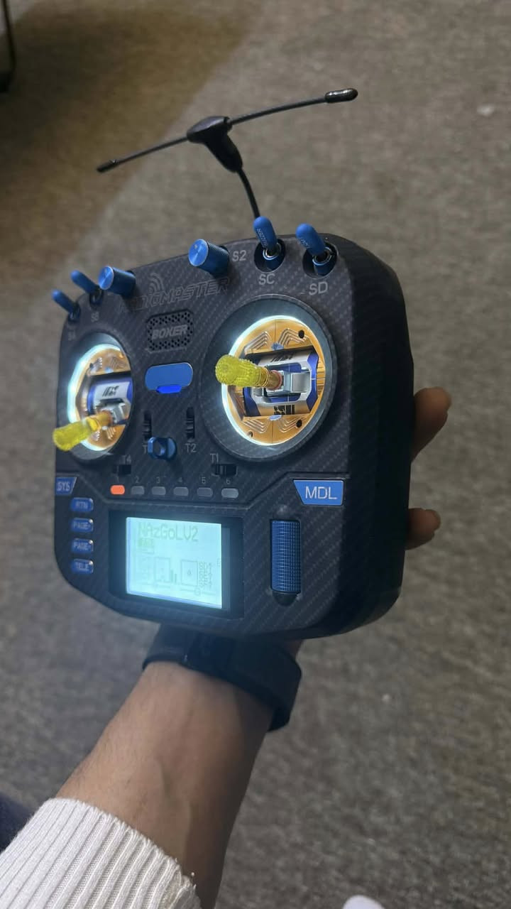 ريمونت راديو ماستر boxer
فئه 4in1
معدل لاخر شي 
كنابل شركه pyrodrone
كفر وجه كاربون فايبر 
سويجات كلها cnc 
ستاند ظهر cnc 
مسكه الابد ربر معدله 
مودل TBS 1W
بطاريه radiomaster 6200mah
سعره 450$ 
مكان بغداد 
***********
