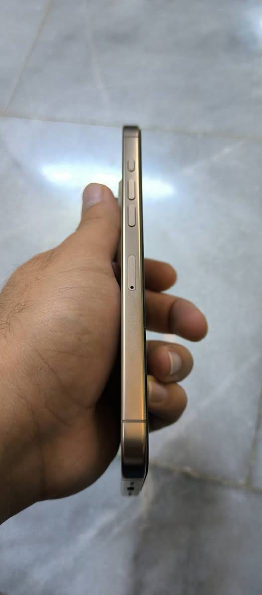 IPHONE 16 PRO MAX 256G مع هديه 8 كڤرات 
ايفون 16 برو ماكس 256G بس الكڤرات مشتريهن ب100
بطاريه 100% عدد دورات الشحن 124 شحنه 
نضافه 100% مابي اي خلل مع شاحن وكارتون وبعده بلضمان 
اللون ذهبي السعر 1425 الف /مليون و425 الف 
بيع او مراوس فقط ب17 برو ماكس 
العنوان بغداد حي القاهره قرب جامع النداء جهه الاعضميه 
للتواصل ***********/***********
