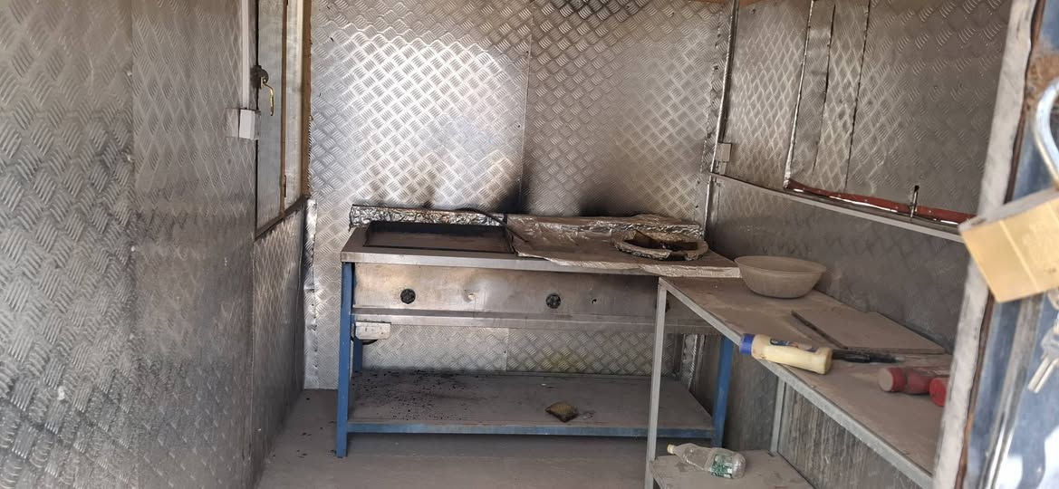 السلام عليكم كشك حديد تفصال جديد بس متروك صار شهرين اكلات سريعه للبيع يحتوي ع كريل ثلاثي بركر فنكر فلافل مع ميز الكشك مغلف ستل ستيل غذائي واناره جاهزه مكانه الزعفرانيه السعر مليون ونص وبي مجال


**إذا كنت صاحب هذا الإعلان وتريد حذفه لأي سبب، رجاءا أرسل رسالة إلى الدعم الفني**