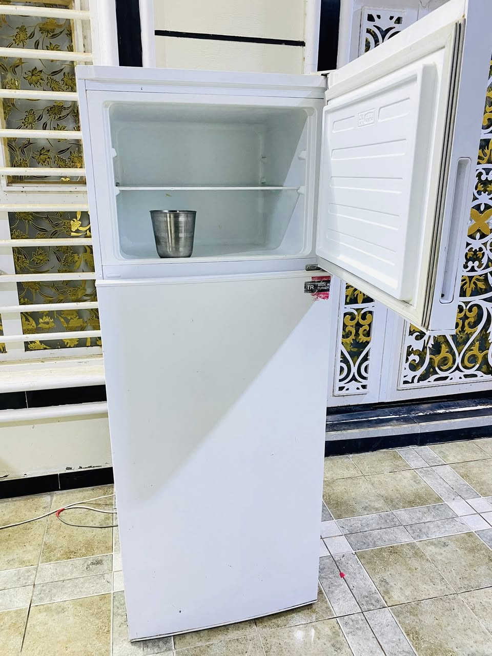 سلام عليكم عندي هاي ثلاجه جديده كلش نضيفه للبيع حجم كبير 24قدم نوع الحافظ مكان المحاويل شغاله وع فحص وضمان سنه سعره 240 وبيه مجال


**إذا كنت صاحب هذا الإعلان وتريد حذفه لأي سبب، رجاءا أرسل رسالة إلى الدعم الفني**