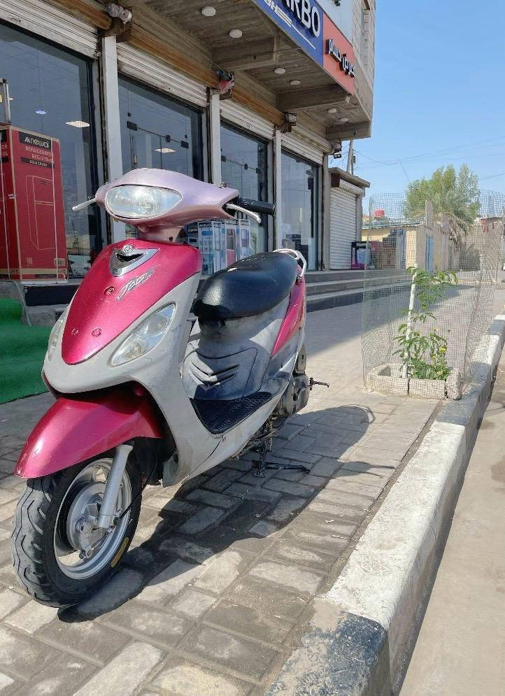 سلام عليكم 
دراجة للبيع ماكس قجمة دراجة نظيفة بس ولفات مبدل كلشي شغال بيها سلف اشاير لايت السعر 675 وبيها مجال 
***********
