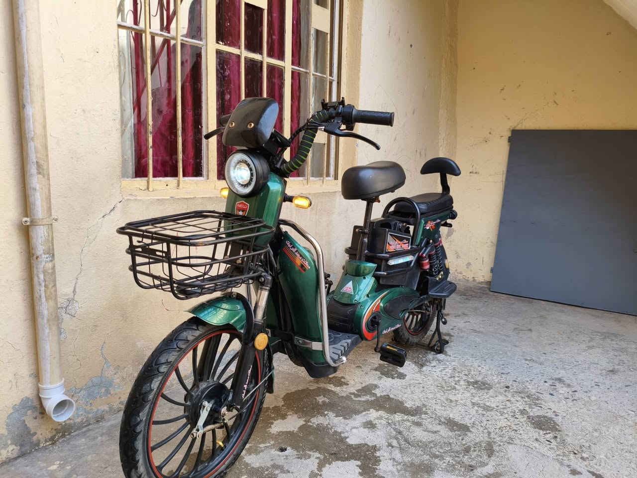 ماطور شحن للبيع
بطاريات 5 

الماطور نضيف بلوتوث شغال 

السعر 350 قفل السعر نهائي 

مكاني موصل زنجيلي امام محطة ابن الاثير

شراي طبلي خاص او وتساب  ***********
