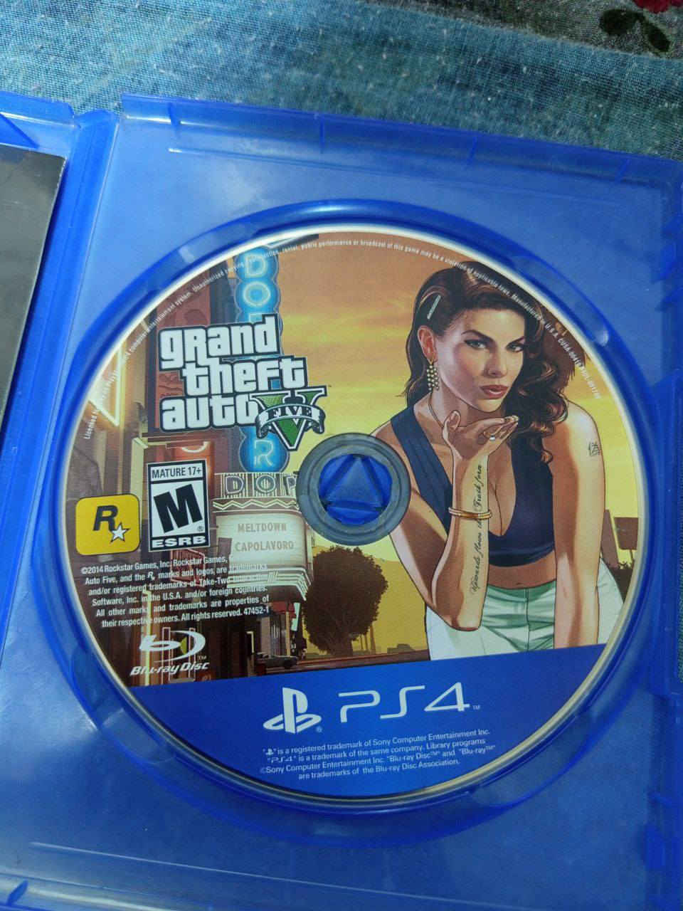 السلام عليكم
بلي ستيشن 4 جديد مستعمل ايام حدا قليلة وقرص GTA 
سعرة 300 الف مع القرص


**إذا كنت صاحب هذا الإعلان وتريد حذفه لأي سبب، رجاءا أرسل رسالة إلى الدعم الفني**