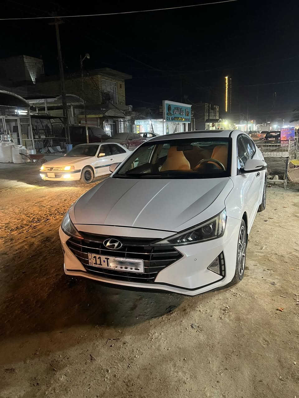 سلام عليكم 
النترا ٢٠٢٠
مكفوله كفاله عامه 
محرك ٢٠٠٠ دوش 
سياره نضافتها شوف العين 
فتحه تحكمات شاشه 
رقم نكليزي سياره جاهزه 
كلشي مناقصها ترايك وين متريد 
سعرها ١٧٥ وبيها مجال قليل 
للاستفسار مراسله او اتصل على الرقم المرفق 
***********
