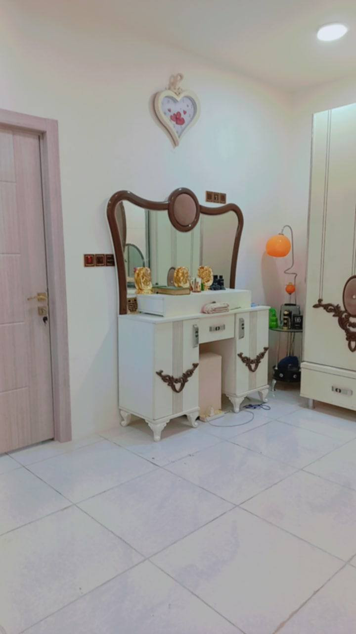 سلام عليكم .
غرفه تركي نضيفه وجديده 
ومبيها اي ضرر 
العنوان كربلاء المقدسة حي العباس .
السعر ٥٥٠ وبيها مجال ل٥٠٠ قفل. 
للاستفسار خاص


**إذا كنت صاحب هذا الإعلان وتريد حذفه لأي سبب، رجاءا أرسل رسالة إلى الدعم الفني**