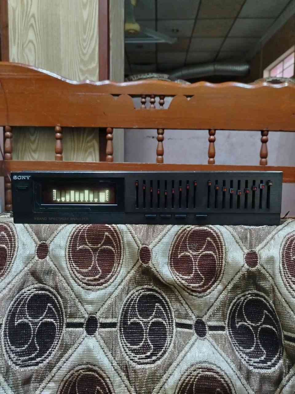 سلام عليكم مكلف بالنشر. ايكولايزر سوني موديل ٩١٠. كهرباء ١١٠ فولت. ٩ باند.نقاوة فول جدا راقي قياس ٣٦ سنتم السعر ٣٥ الف. ويوجد توصيل للتواصل *********** اتصال او واتساب
