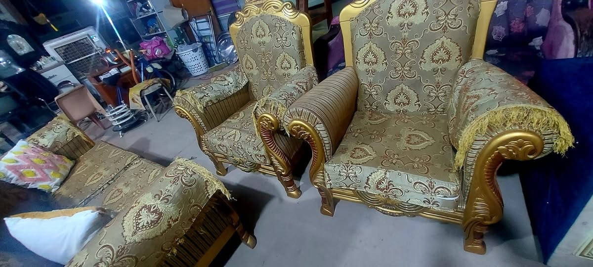تخم زان تركي ١٠ مقاعد نظيف جدا ديوانيه شارع الخصيمه سايدين مقابل زها مول جهة قصابية السجاد داخل الفرع بالضبط رقم ***********
