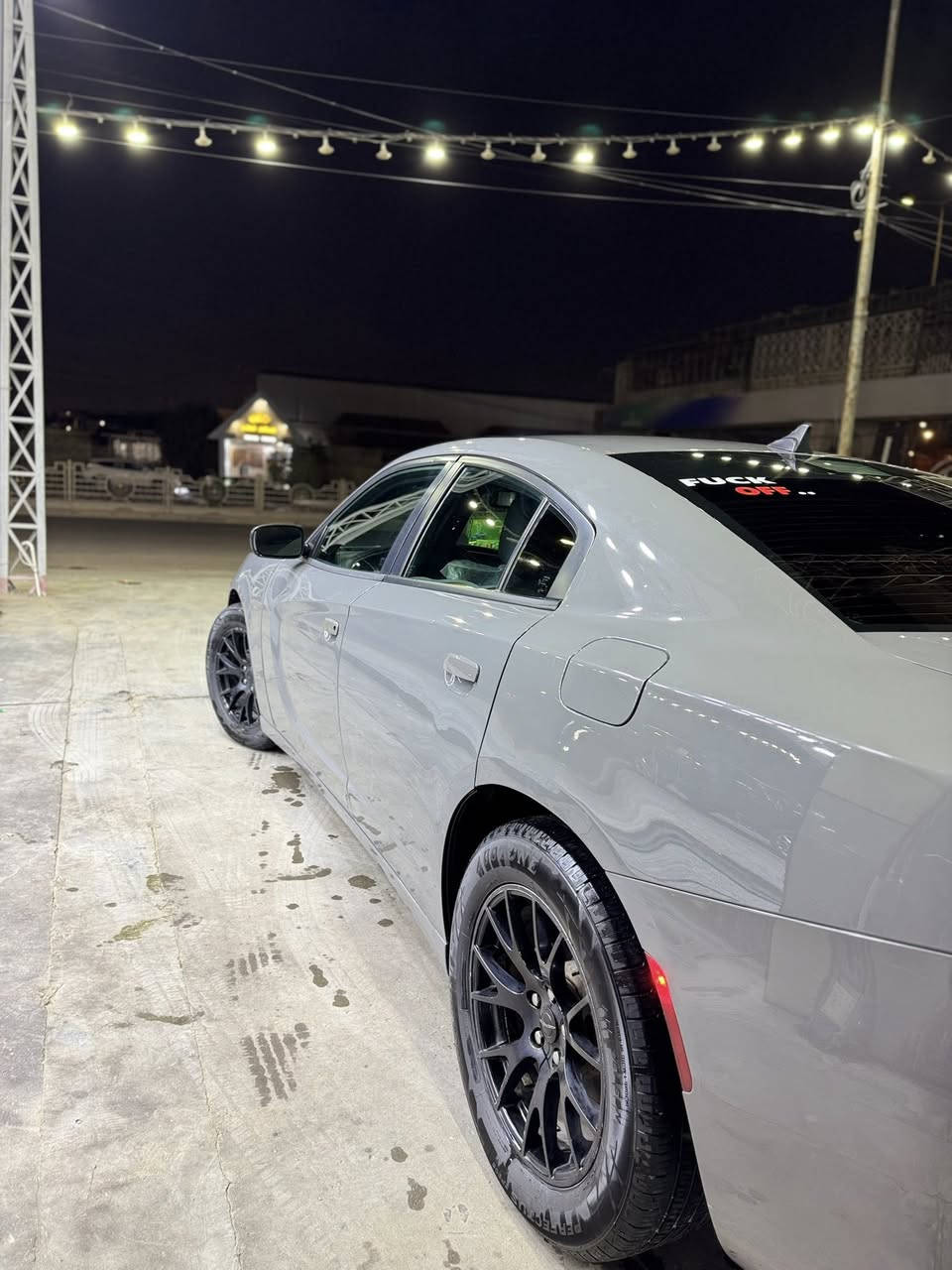 السلام عليكم
للبيع دودج جارجر Sxt 2017
وارد امريكي ماشيه 110 ميل ، رقم بصرة ، استخدام شخصي
ضررها : حالوب 80% بأمريكا ،  بيها رش ع كد شبر باب عكس السايق وبيها تعديل ع كد شبر بالجاملغ الامامي جهة عكس السايق والسايق  وباب خلف السايق
الاضافات : راديتر خليجي وفان راديتر ابو المروحتين تنسى الحماوة.
السعر : 186 ورقة وبيها مجال بسيط
واتساب ع الارقام : *********** - ***********
