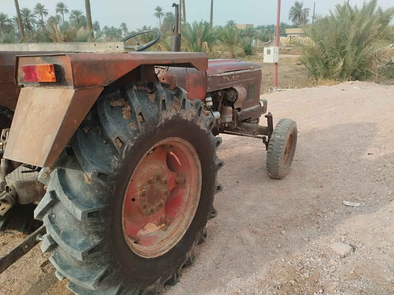 عنتر موديل 1984رقم وسنوية بدون تحويل جاهزة من كلشي محرك وكير وحدادية وجهازه رفع تايرات و لايتات و سلف وباتري نكرة سلف شغال من كلشي خير من الله ما بيها نقص كشر نظيف السعر4 مكاني كربلاء طويريج ***********
