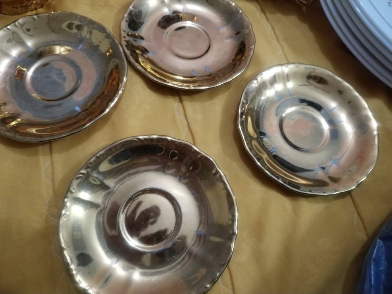 السلام عليكم .
سيت جيكي الاصلي القديم بي نقص فنجان واحد .المواعين بيهن مسح بسيط .


**إذا كنت صاحب هذا الإعلان وتريد حذفه لأي سبب، رجاءا أرسل رسالة إلى الدعم الفني**