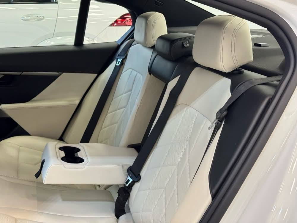 ارخص سعر 💥 خوار بازار 

BMW 530i Luxury Line 2024
Engine: V4 20-Turbo 🔥 
ژمارە کاتی 
28 هزار روشتووە 
جمالوغ سەکن بویاغە
دەرگا سەکن بیلاد گورایە 
توزێک ناوگرتن 
بێ ئێرباک 
داخل سپی بیلادی 🤍
X Drive 
وارد ئەمریکی 🇺🇸 
نرخ 428 وەرقە و مجال 
📍شوێن هەولێر 
~~~~~~~~~~~~
***********
***********
~~~~~~~~~~~~
BMW 530i Luxury Line 2024
Engine: V4 20-Turbo 🔥 
رقم موقت 
ماشي 28 الف
جملغ سکن صبغ 
باب سکن مبدیل بیلادي 
هشویة داخل اکو 
بدون ایرباک 
داخل ابیض بیلادي 🤍 
X Drive 
وارد امریکي 🇺🇸 
سعر 428 ورقة بي مجال 
📍مکان سیارة اربیل أربيل, العراق
