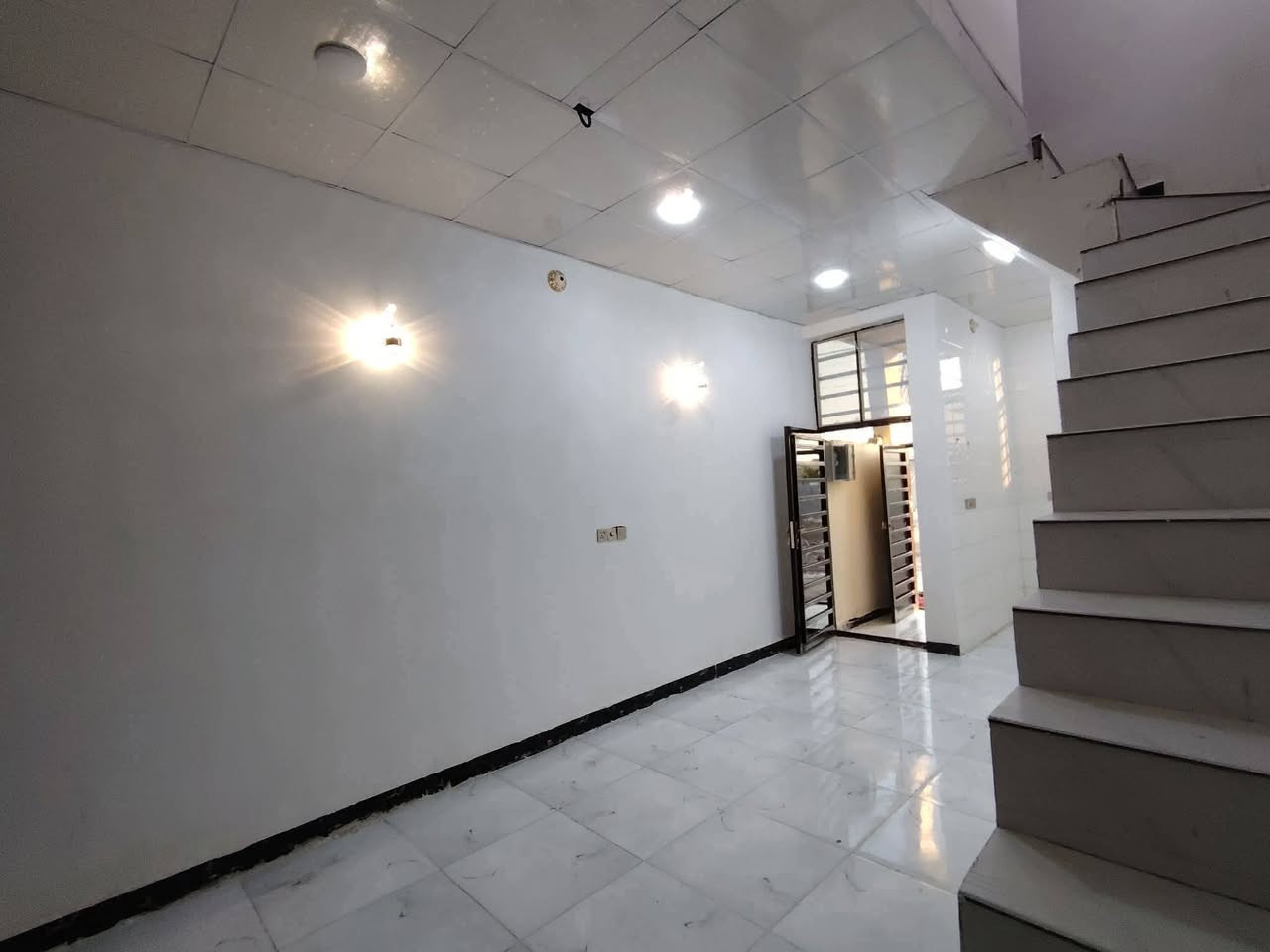 دار للبيع  55 م 🏡
✅ مشمول بقرار التطويب 
طابو زراعي سند 25

بسعر /19/ مليون مع المجال
موقع /نجف 🏡شارع الحولي مال المطار عمود/ 314 

البناء 🏡 
غرفه/صاله/مطبخ / صحيات خارجيه/مكشوفه
بناء مرتب/ اساس + سقف كونكريت + طابوك

ألخدمات 🏡 #بعد_عن_سوق_100م
ماء/كهرباء/مدارس/سوق/تبليط شارع 17 متر/مولد

***********
