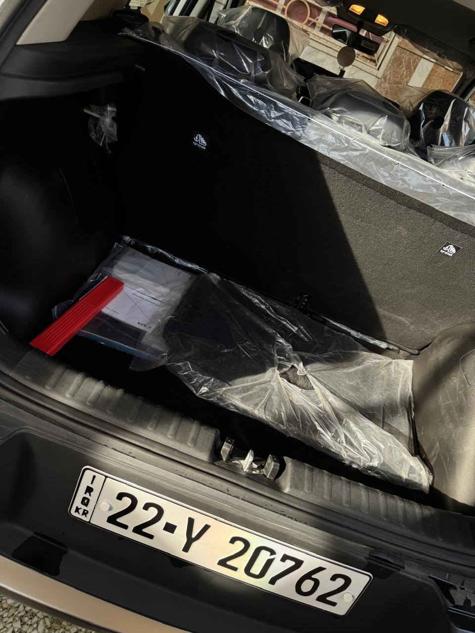 السلام عليكم للبيع فقط كيا سونت خليجي كفاله عامه زيرو موديل 2024 ماشي 1900 مواصفات عاديه حساس خلفي مري شفط تبريد قطعتين مكينه الف 1500 دبل نوزل المرغوب رقم اربيل دولي تريد وكاله تريد تحويل المكان كربلاء السعر 155$ وبيه مجال السياره مال صديق  الاتصال ع صاحب الرقم *********** مرتضى
