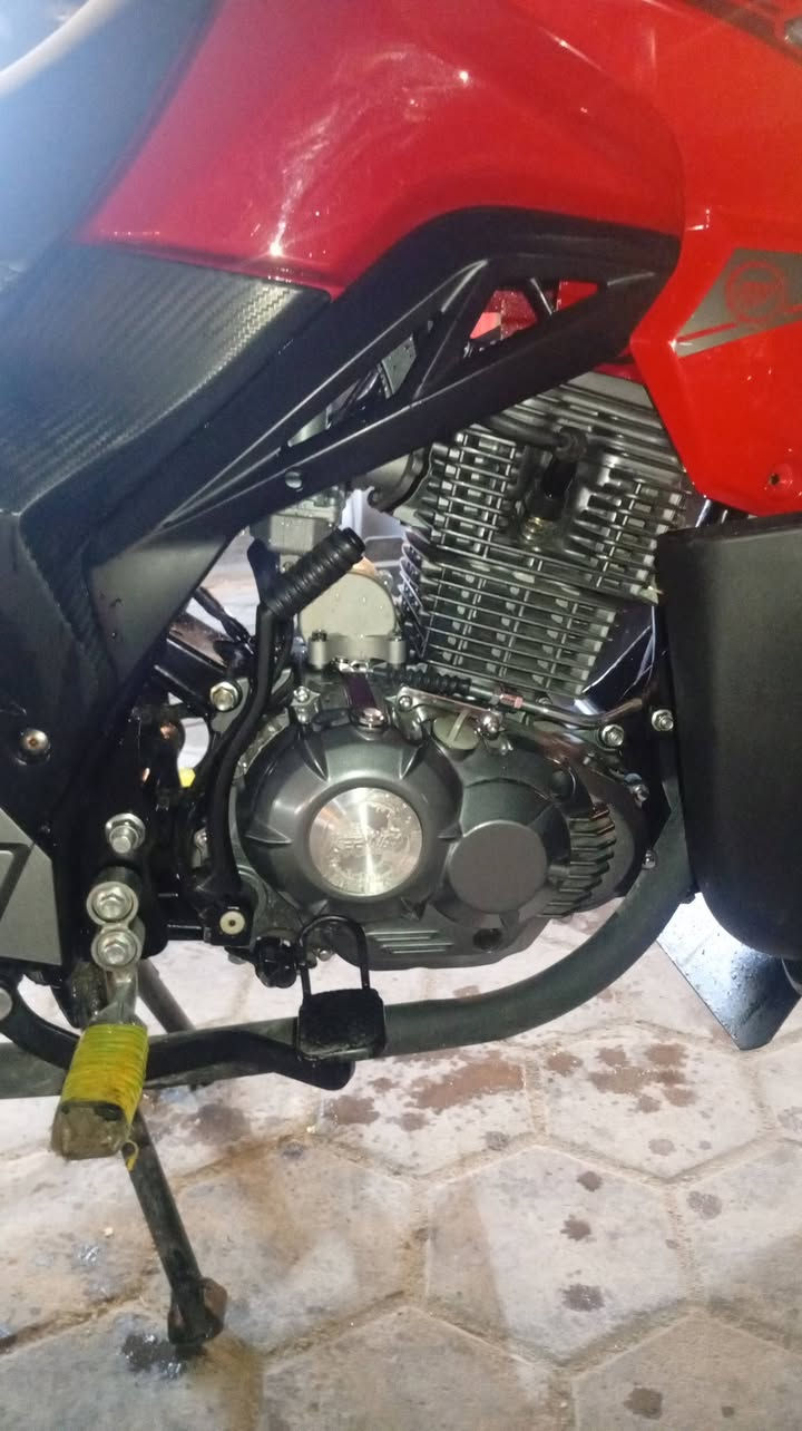 الدراجه بعدها جديده ماشيه 7000 من الوكيل رقم اربيل
اسمها   RK   C200 حاطلها درع وكاسحه وزنون فانات اصليه
الدراجه للبيع وبيها مجال ورقمي بي واتساب ***********
