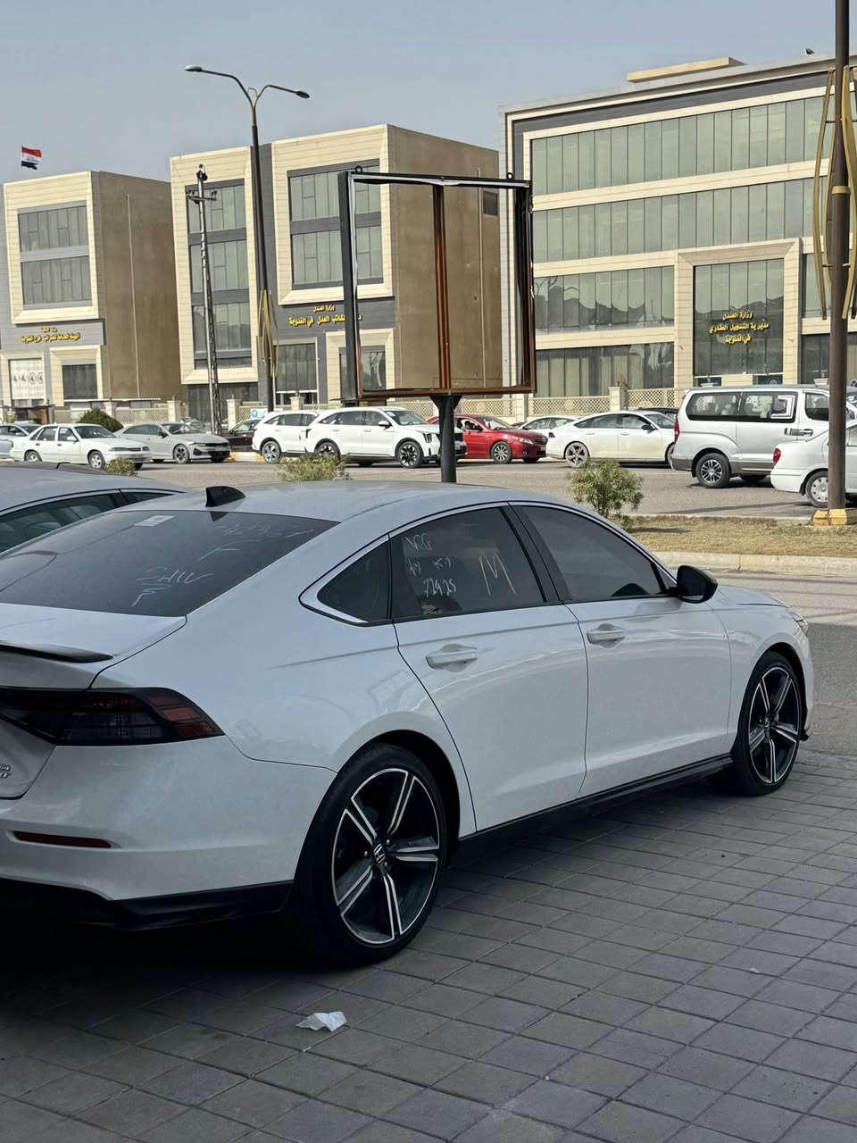 🔥 للبيع 🔥
هوندا اكورد SPORT-L هايبرد 2024

نوع المحرك: هجين، يتكون من محرك بنزين سعة 2.0 لتر ومحركين كهربائيين.
القوة الإجمالية: 204 حصان.                                            عزم الدوران: 334 نيوتن/ متر.
نظام الدفع: دفع أمامي. 

 المواصفات الداخلية
شاشة تعمل باللمس. توافق مع Apple CarPlay لاسلكي.توافق مع Android Auto سلكي.منفذ HDMI.الشحن: شاحن لاسلكي متوافق مع تقنية Qi وشاحن USB C .فتحة سقف كهربائية.مقاعد جلدية.مقاعد خلفية قابلة للطي بنسبة 60:40.تحكم مناخي للمقاعد.نظام Honda Sensing:نظام الكبح لتخفيف الاصطدامات (CMBS).نظام المساعدة في الحفاظ على المسار.نظام الحد من مغادرة الطريق (RDM).نظام تثبيت السرعة التكيفي مع نظام تتبع السرعات المنخفضة (LSF+ACC).نظام الدعم للضوء العالي التلقائي.نظام كاميرا 360 درجة.مساعد الانتباه.فرامل كهربائية. مصابيح LED نهارية. 
مرايا جانبية كهربائية مع إشارات انعطاف.

السعر:188$
للتواصل والاستفسار: ***********
