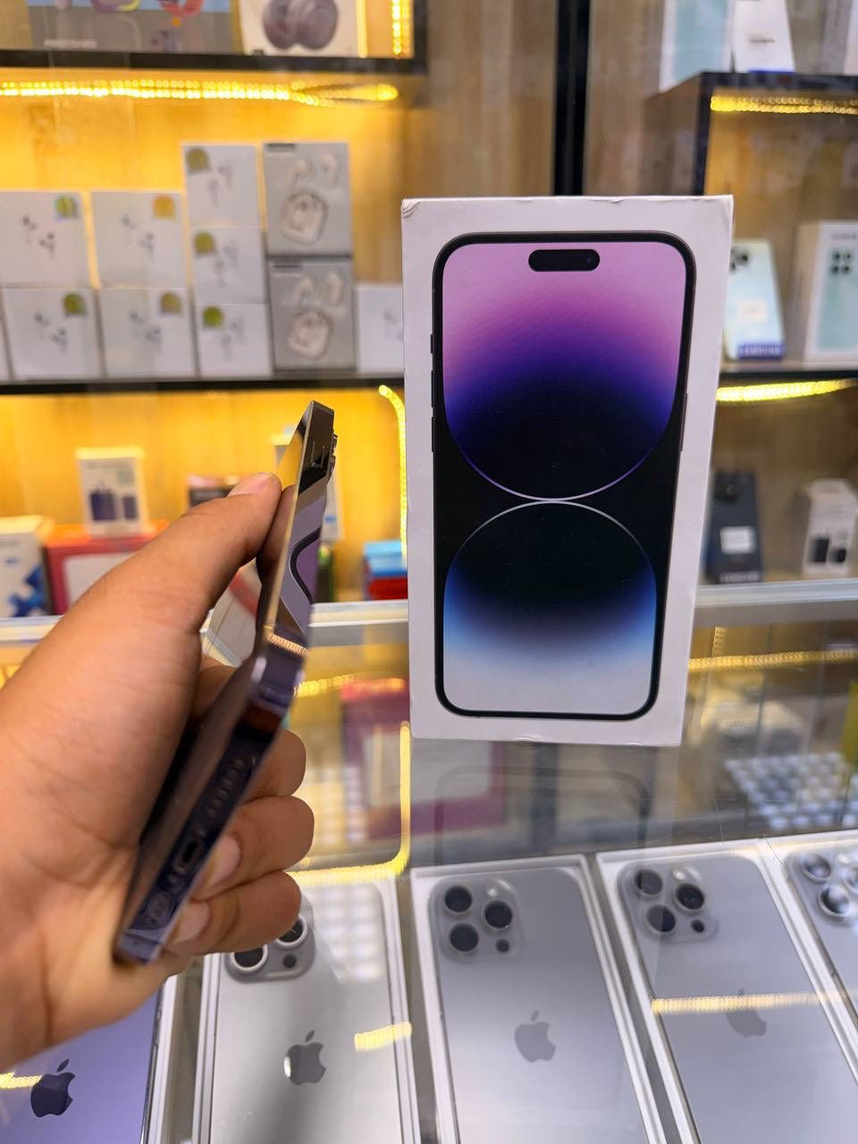 🔥اقوه عرض 🔥
ايفون 14بروماكس لون مميز بنفسجي  ذاكره نص تيره ركز (512) بطاريه91 🔋 نموذج M كارتون مطابقه   
 ممبدل بي شي مع ضمان 5 ايام  نضافه 100‎%‎ زلغ ما بي يخبل وتر بروف كامل ملحقاته الجهاز نضافه كانما فاتحه من الكارتونه بلحاسبه كله نورمال   
مكاني  كربلاء تحت جسر باب طويريج مركز ابو حيدر للمبايل
☎️*********** 
سعر  950 الف
