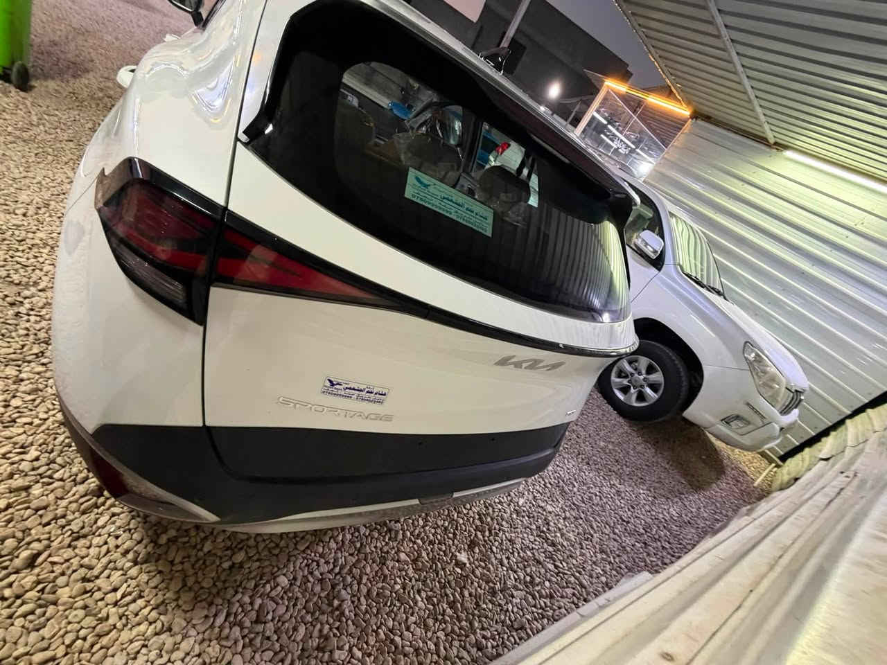 🚗 كيا سبورتج 2025 (خليجي) - بحالة الزيرو 🚗
المواصفات العامة:
 الموديل: 2025
 المسافة المقطوعة: 5,196 كم فقط (شبه زيرو)
 ✨: كفالة عامة 
 الموقع: بابل
✨ مواصفات السيارة:
 الداخلية: مقاعد جلد بلون بيجي مميز
 التحكم: كشنات كهرباء + تحكم ستيرن كامل + شفتات ستيرن
 التشغيل والراحة: بصمة تشغيل + تشغيل عن بُعد + جنطة كهرباء
 التقنيات: شاشة عرض حديثة + كاميرا دوارة + شاحن موبايل لاسلكي
 أنظمة القيادة: هاند بريك بصمة (إلكتروني) + نظام الأوتو هولد (Auto Hold) + حساسات خلفية وأمامية
 التبريد: تبريد قطعتين (ثلاجة)
 وباقي المواصفات المعروفة لهذه الفئة الراقية.
💰 السعر:
 222 ورقة ($22,200) وبيه مجال بسيط للشراي الطيب.
 ملاحظة: السعر يشمل الهزة واللوحات (الرقم).
للاستفسار الاتصال ع الرقم :***********
