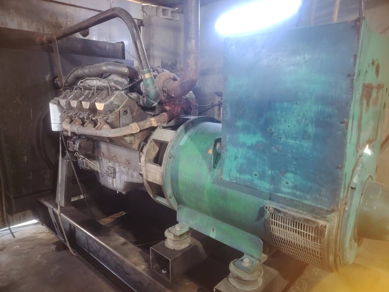 السلام عليكم إسكانيه (144) (015) توليد 550  Kv)  محرك استندر وتولد استند لاصرف ولا تبخيرحالين جوه الحمل السعر (100)وبي مجال للاتصال على الرقم (***********) وترلل
