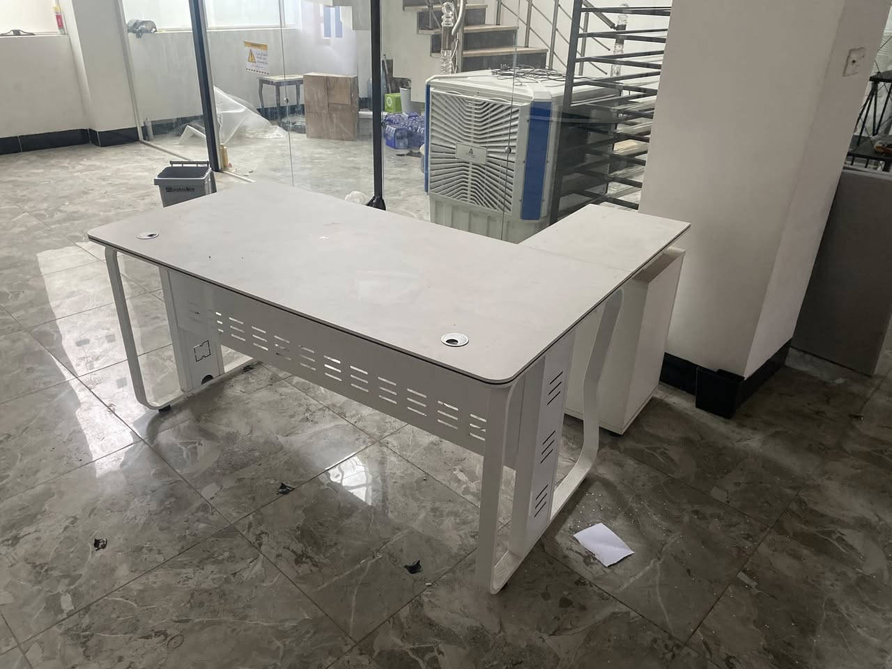 السلام عليكم
ميز مكتبي للبيع 

السعر:170 الف 

للتواصل:***********
