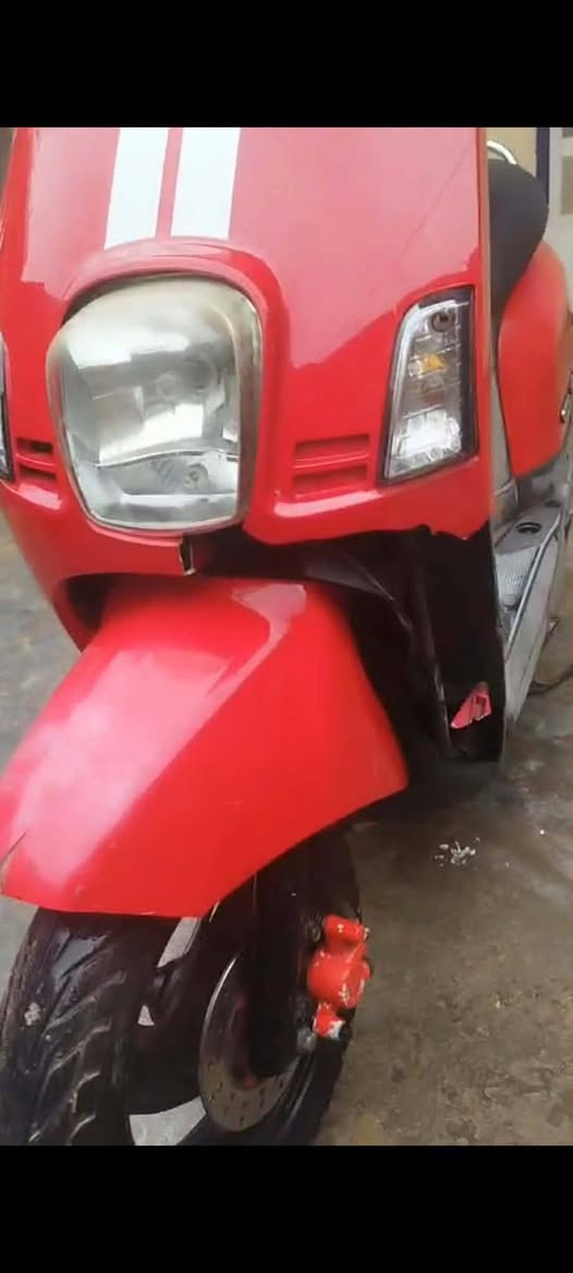 دراجه ماكس بوليس
كابريته 2008
الكفرات بلادي 
محرك بلادي برغي مامفتوح 
الاتصال ***********
