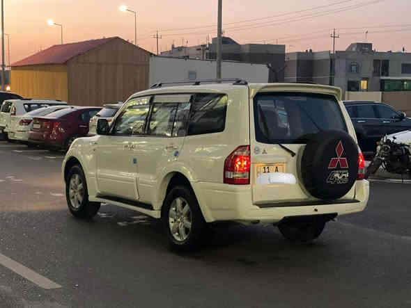 السلام عليكم 
للبيع باجيرو موديل ٢٠٠٦ 
محرك ٦ سلندر / ٧ راكب / فور ويل / ٣ قطع تبريد 
كير محرك حدادية جيد جداً تخم تاير برجستون جديد
بيهه مكانات بسيطه صبغ بدون دواخل وبدون حادث قوي السيارة جاهزة وكاملة بدون نواقص 
رقم بغداد السعر النهائي  ٨٨ ورقة قفل 
مكان السيارة بغداد ضباط الجهاد *********** بغداد
