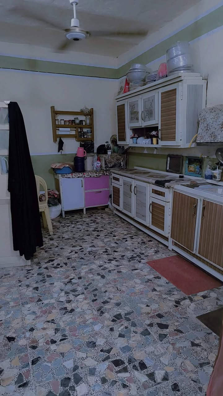 بيت طابو صرف للبيع 
المساحة 125متر. البناء بلوك 
المكان الحولي قرب مدرسة ام الربيعين الابتدائيه. غرفتين وهول وبراني وصحيات ***********
