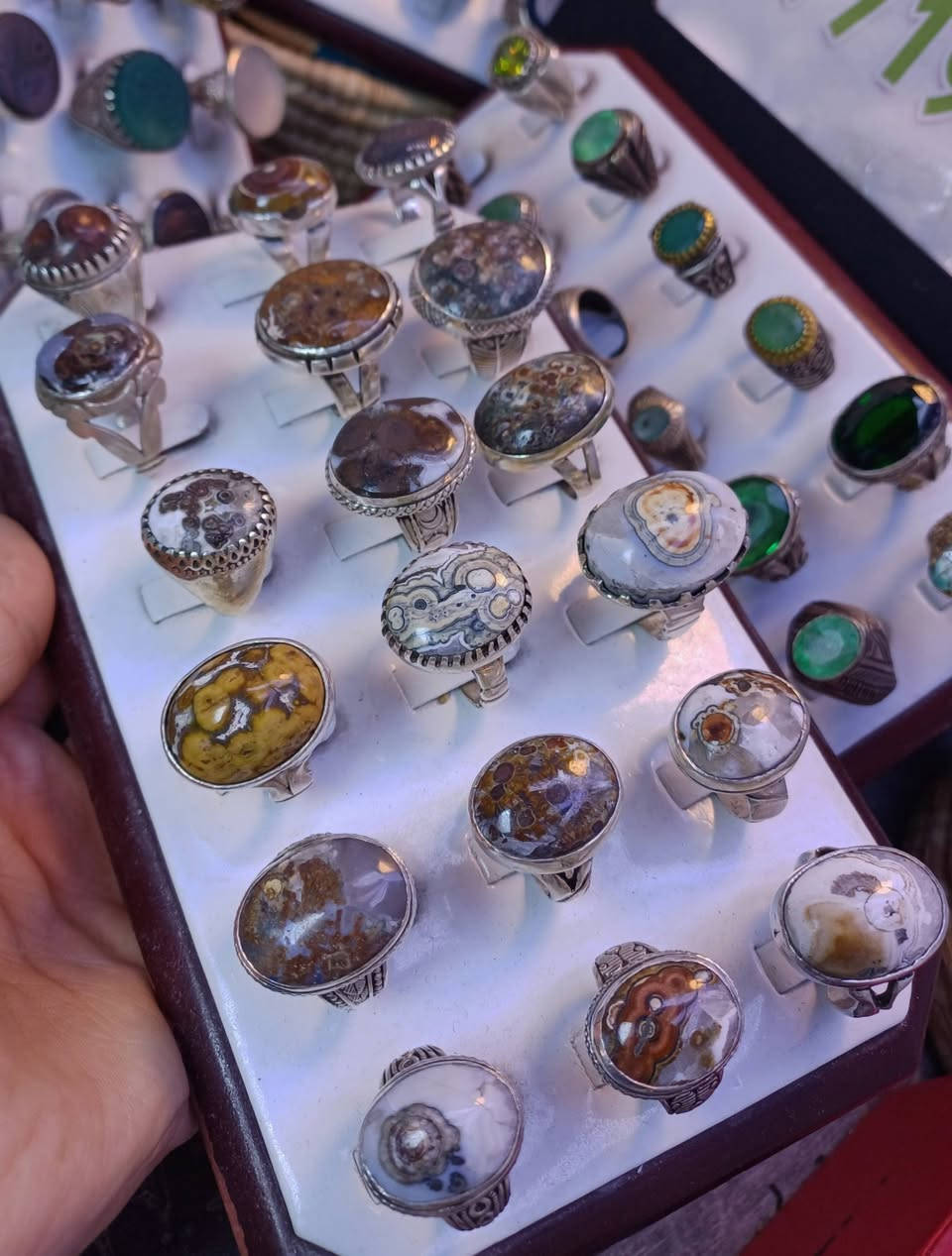 🔥✨ الئ عشاق النوادر، جبنالكم صيدة ما تتفوّت! 🧿💎
​للي يدوّر الكشخة والهيبة واللي يقدرون الحجر الأصلي.. جبنالكم تشكيلة تفتح النفس من العقيق اليماني الداودي الفاخر! 💍👑
​مجموعة متكونة ب اكثر  مث خاتم واحد كل وحدة بيهم تكول 
للثانية أني أجمل منج ، وشايلة جمال ما ينوصف! 😍👌
​شوفوا شبيها هالمجموعة الزينة: 👇
​✨ عيون ربانية تسحر: 🧿 كل خرزة بيها عيون وتفاصيل ربانية مميزة ونادرة، تميزهاء عن غيرها رسمات تاخذ العقل وترد الروح، وتجبر الخاطر من صدك! 🥹✨
✨ أشكال ولا أروع: 💠 تنوع بالأشكال يرضي كل الأذواق، شغل مصقول صح ومتعوب عليه حتى يناسب ذوقكم الصعب! 💯🔥
👑✨ ​يا جماعة الخير، النوادر ما يبقى منها شئ ، والعقيق اليماني الداودي ب هذا الجمال و النادرة مو كل يوم يتحصل! 🏃‍♂️💨
تلبسها وتكشخ بيها، هيبة وجمال وتفاصيل تلفت الأنظار! 🌟💎
​📩 لحّگ على قطعتك وتميز بين ربعك.. للحجز والاستفسار راسلنا عالخاص، وما يكون خاطرك إلا طيب! 👇📲💬
https://wa.me/9647719456977


**إذا كنت صاحب هذا الإعلان وتريد حذفه لأي سبب، رجاءا أرسل رسالة إلى الدعم الفني**