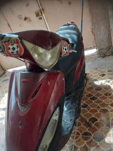 السلام عليكم 

دراجه للبيع كوم حديد جي فور 

تشتغل بس تدخن اغلب غراضها جدد 

السعر 200 وبيها مجال قليل 

خاص 
او الإتصال على الرقم 
***********
 قضاء الرفاعي
