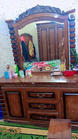 غرفه نوم ماليزي
تتكون من سبع قطع كنتور ست ابواب جربايه ميوزه جربايه عدد اثنين زاويه ميز تواليت ميز بلازما. السعر 350 للاستفسار اكثر اتصال ع رقم ***********
