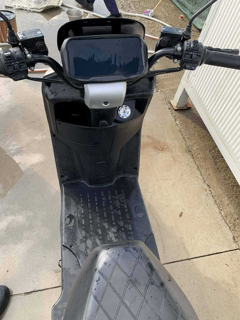 ماطور 318نضافه فول
شرط الفحص البطاريات 
بصمه وسويج 
السعر 600وبي مجال مكاني موصل 
***********
