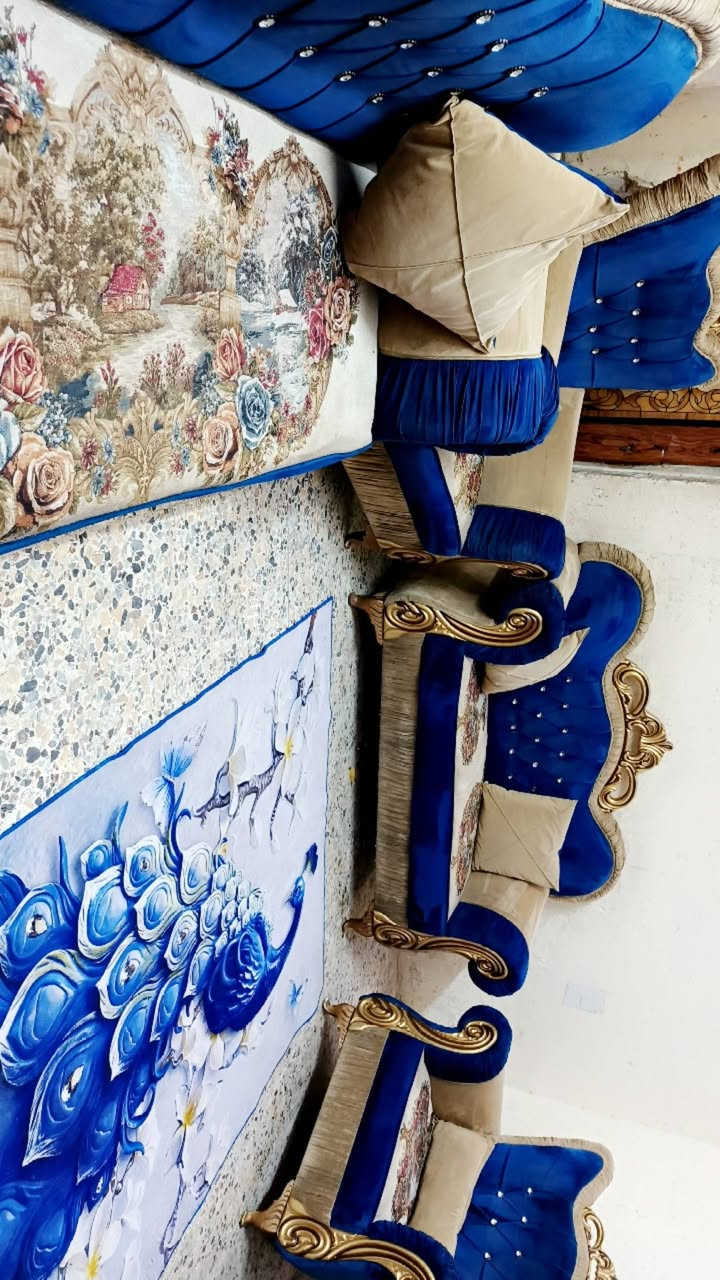 تخم 10 مقاعد ملكي نضيف جدا نضيف سعر 325 وبي مجال مكان البياع يوجد توصل بكروه رقم يوجد وتساب ***********
