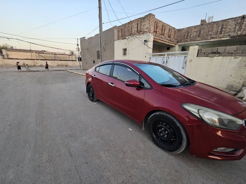 **سيراتو ٢٠١٦ خليجي تحكم ستيرن جهتين ومثبت سرعه رقم اربيل بأسمي وكاله او مداور 

رقم مبايل 
***********

*بيها قطعه وحده جاملغ خلفي جهة السايق صبغ فقط  وبيها ملاحضات

*مكينه ١٦٠٠دوش  

*تايرات ٧٠%

*حداديه ٧٠%

*كير ومكينه حلوات ما بيههن كل مشكله وبلاديات
  
*تبريد ثلج هستوني مسوي 

*السياره ما ناقصها شي تحتاج ادامه فقط  السعر ١١٥ وبيها مجال ديوانية, القادسية
