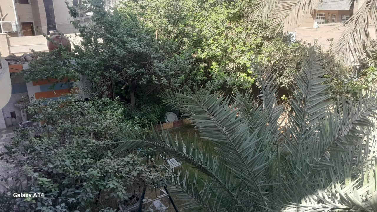 السلام عليكم بيت للبيع مساحته 360 متر طابو صرف حي الجامعه طابقين كما موضح في الصور  تفاصيل اكثر مكتب حكيم عبدالله للعقار والمقاولات *********** بي واتساب أو خاص موجود
