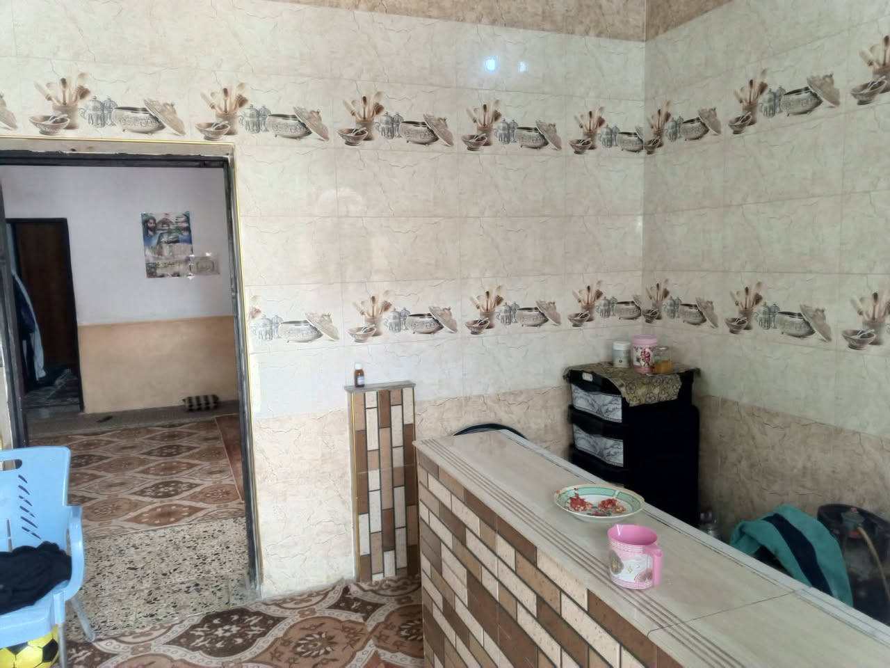 طابو صرف 200م يتكون من غرفتين وصاله ومطبخ واستقبال الضيوف وصحيات سعر 70 وكامل الخدمات شارع مولده وكهرباء وماي ومجاري شافعيه قريب سايدين بانزين خانة يم الصورة ابو الفضل العباس بالفرع ‏‪***********‬‏ واذا اكو مراوس زراعي بس بناء جديد ومساحة كبيره
